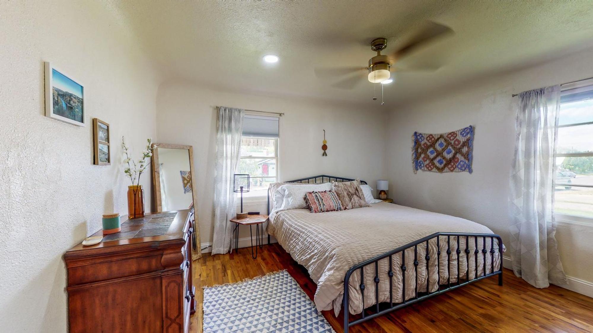 Charming Downtown Bungalow - King Bed, Office توين فولز المظهر الخارجي الصورة