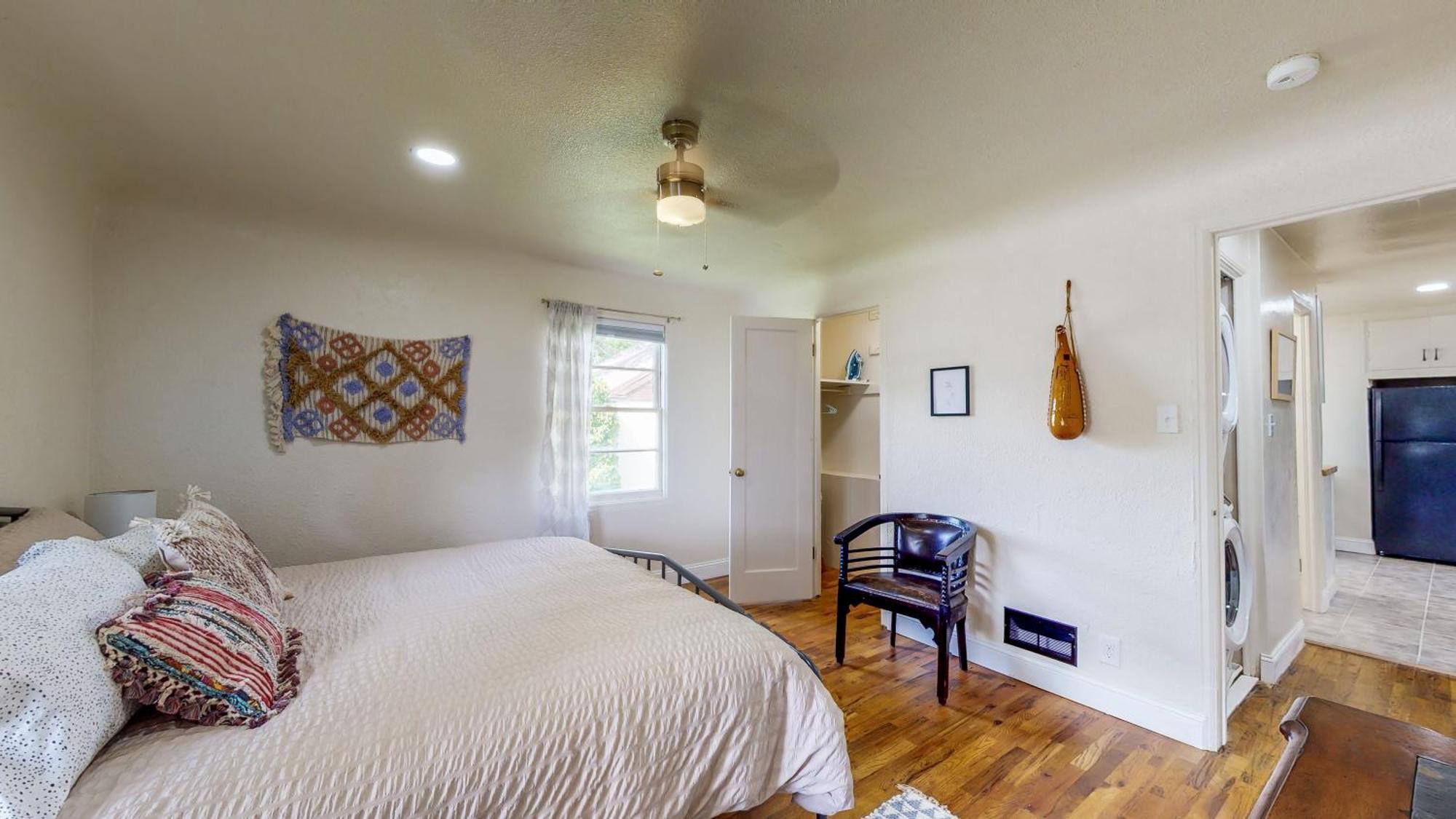 Charming Downtown Bungalow - King Bed, Office توين فولز المظهر الخارجي الصورة