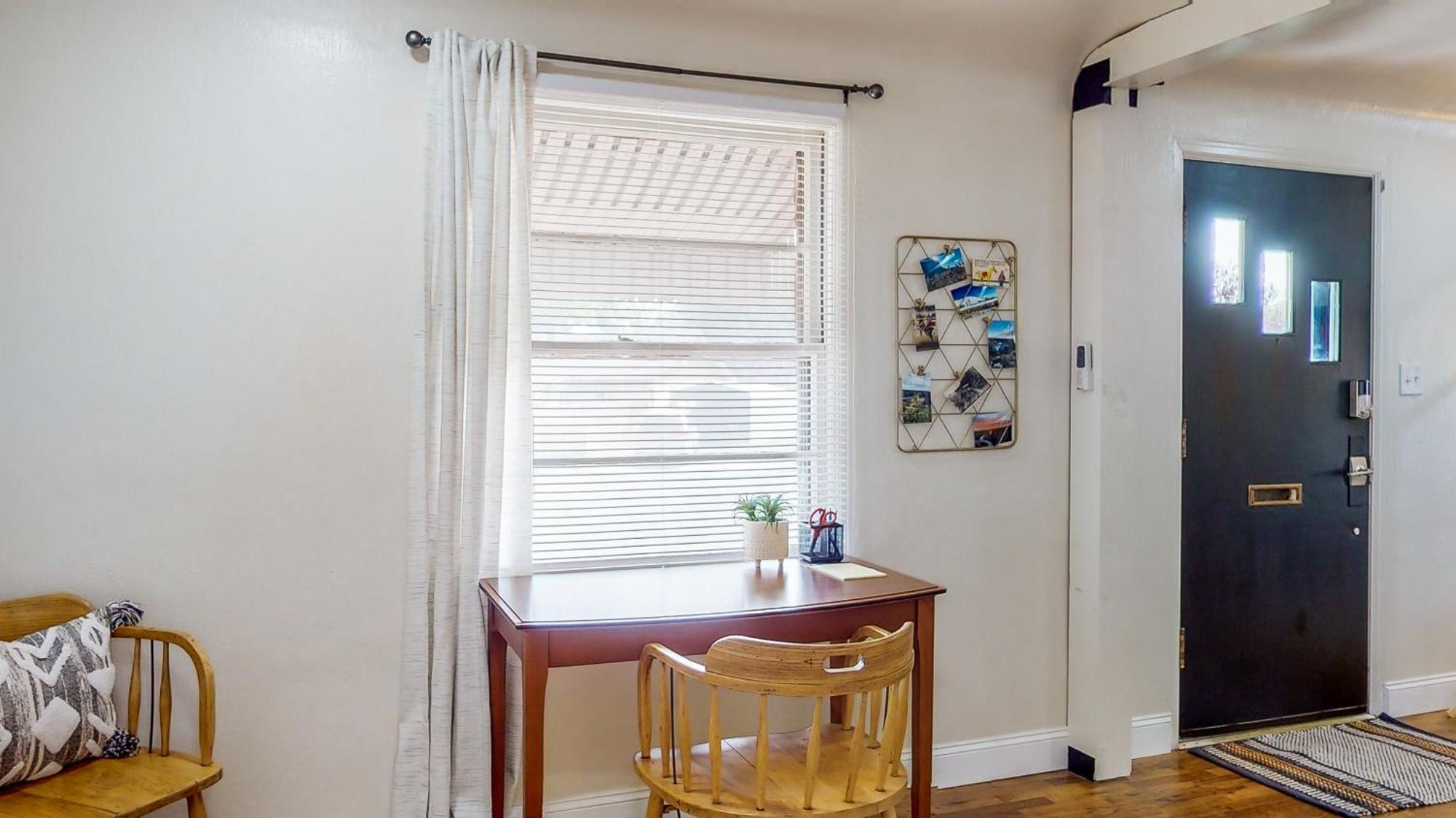 Charming Downtown Bungalow - King Bed, Office توين فولز المظهر الخارجي الصورة
