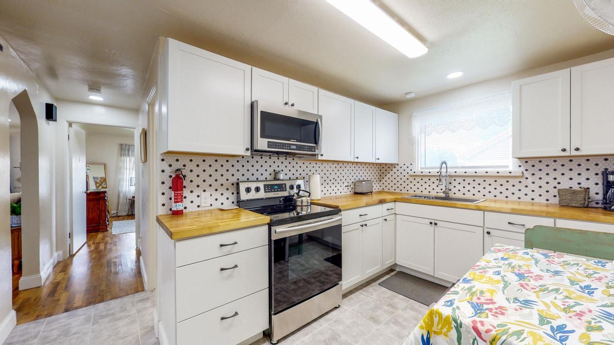Charming Downtown Bungalow - King Bed, Office توين فولز المظهر الخارجي الصورة