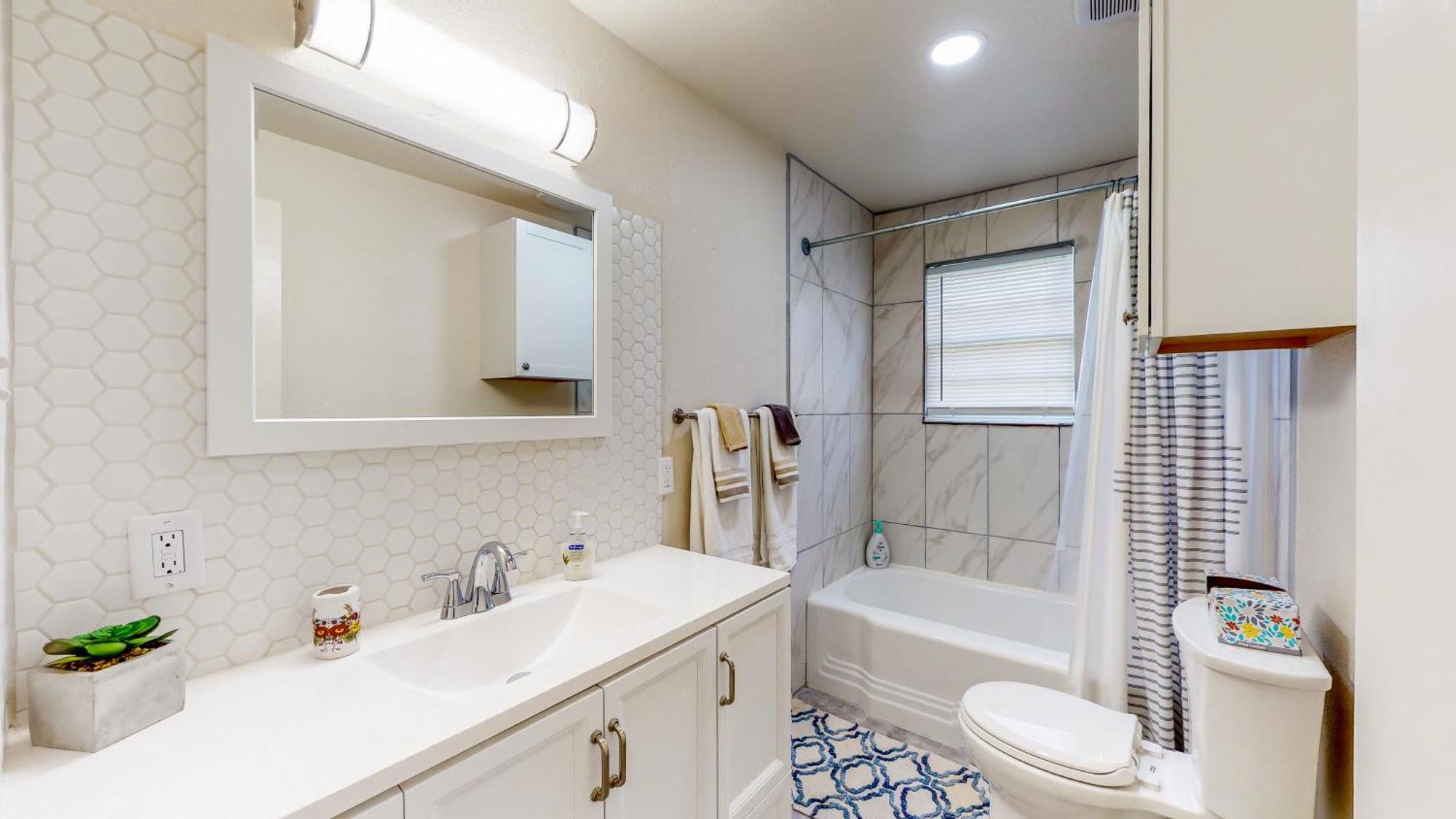 Charming Downtown Bungalow - King Bed, Office توين فولز المظهر الخارجي الصورة